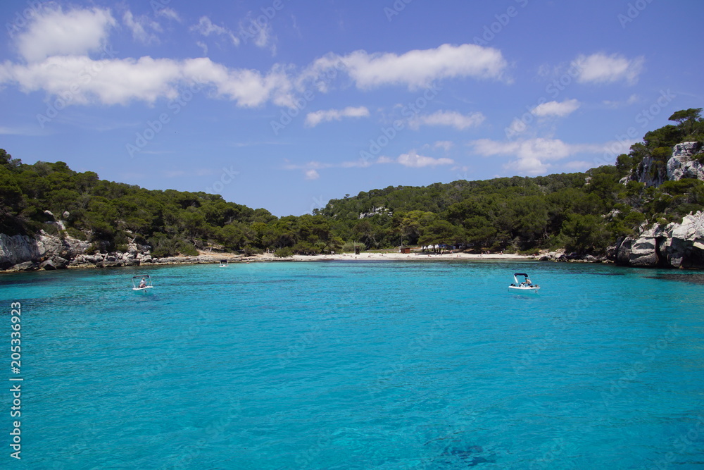 Magnifique calanque aux eaux turquoises sur l'île de Minorque, Baléares, Espagne
