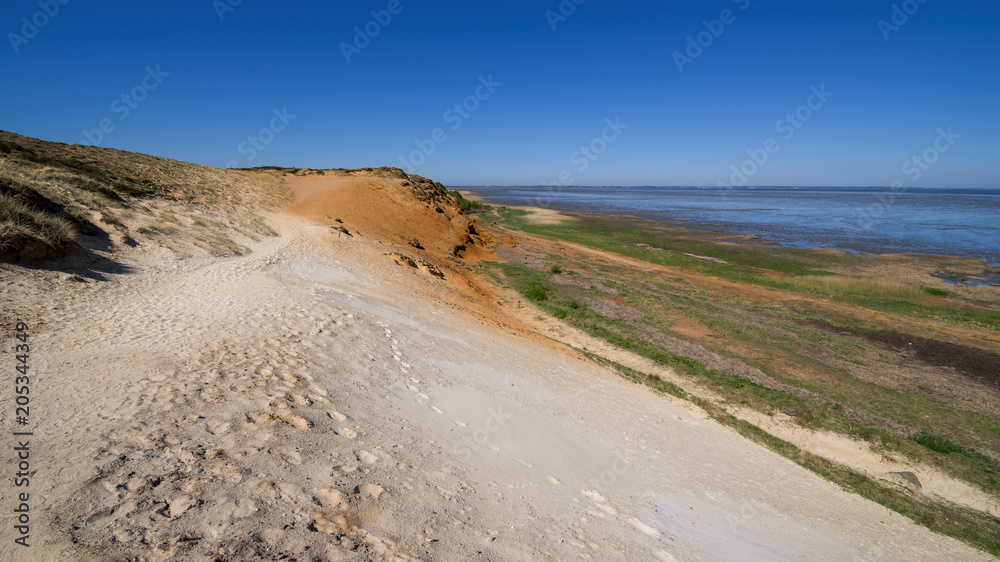 Weite Landschaft am Morsum Kliff auf Sylt wolkenlos HD Format