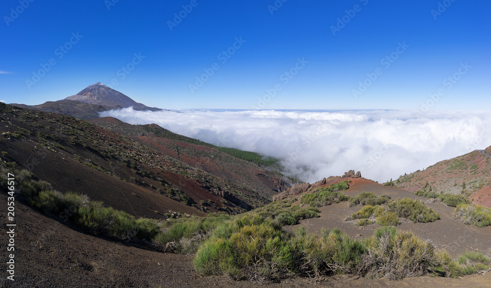 Nationalpark Teneriffa - Landschaft mit Berg Teide und Wolkenmeer über dem Orotava Tal Nationalpark Teneriffa - Landschaft mit Berg Teide und Wolkenmeer über dem Orotava Tal