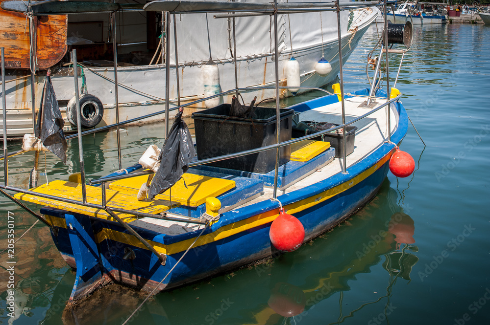 Kleines Fischerboot in Novigrad Kleines Fischerboot in Novigrad