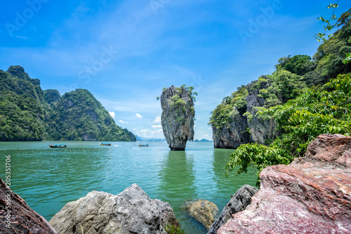 Ko Tapu (James Bond Island) is a tapered limestone rock in the Andaman Sea (Ao Phang Nga National Park), northeast of Phuket, Thailand, the most beautiful scenery you will see.