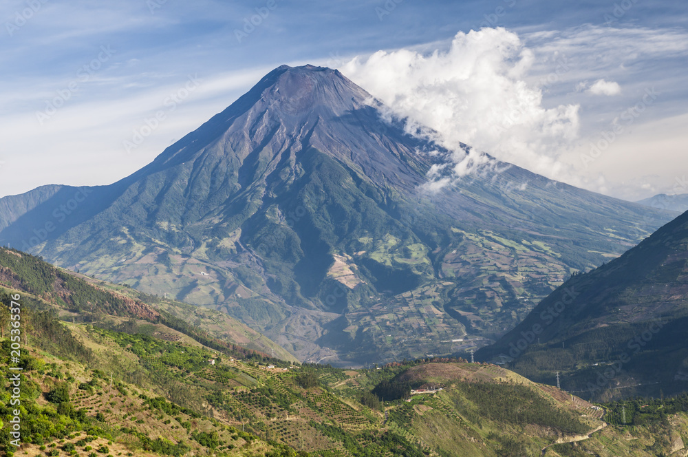 Naklejka premium Volcano Tungurahua, Ecuador / Volcano Tungurahua in the Andes near the town of Banos, Ecuador.