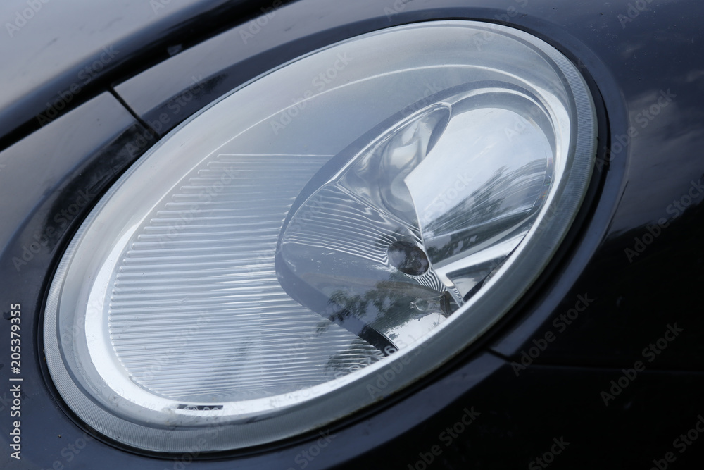 Autoscheinwerfer von schräg oben Autoscheinwerfer von schräg oben