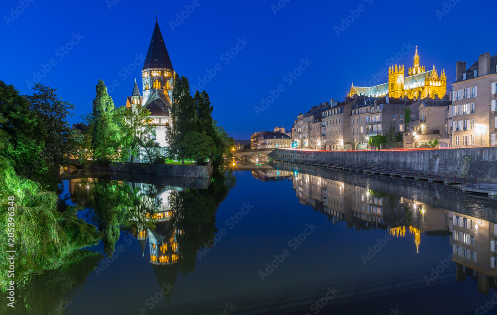 Temple Neuf de Metz an der Mosel Frankreich bei Nacht