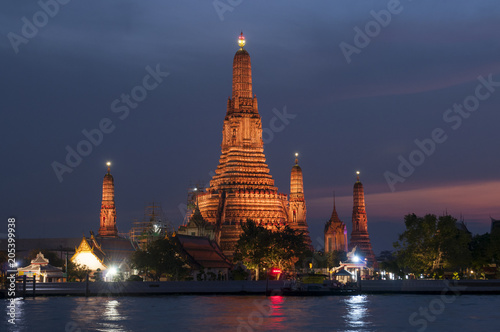 Wat Arun (Temple of the Dawn) and the Chao Phraya River by night, Bangkok, Thailand. © GISTEL