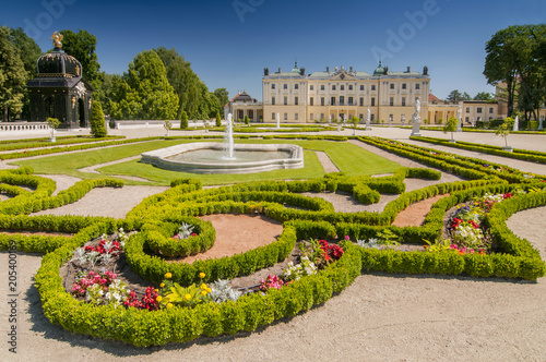 Фотография Gardens of the palace Branicki, the historic complex is a popular place for locals, Bialystok, Poland
