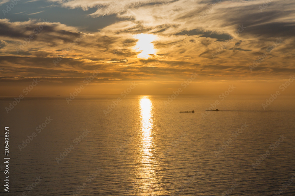Naklejka premium Sunset over the Ocean along the Cape Peninsula, South Afrcia