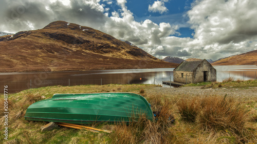 Tableau sur toile Loch Boat House