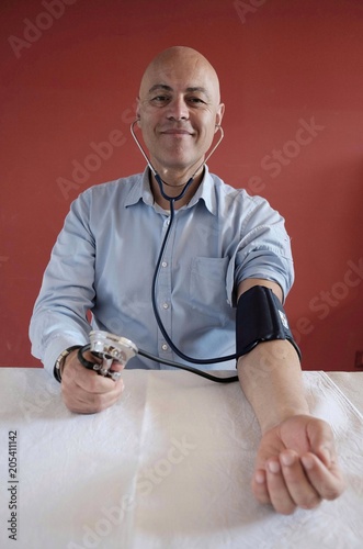 man self-checks arterial pressure