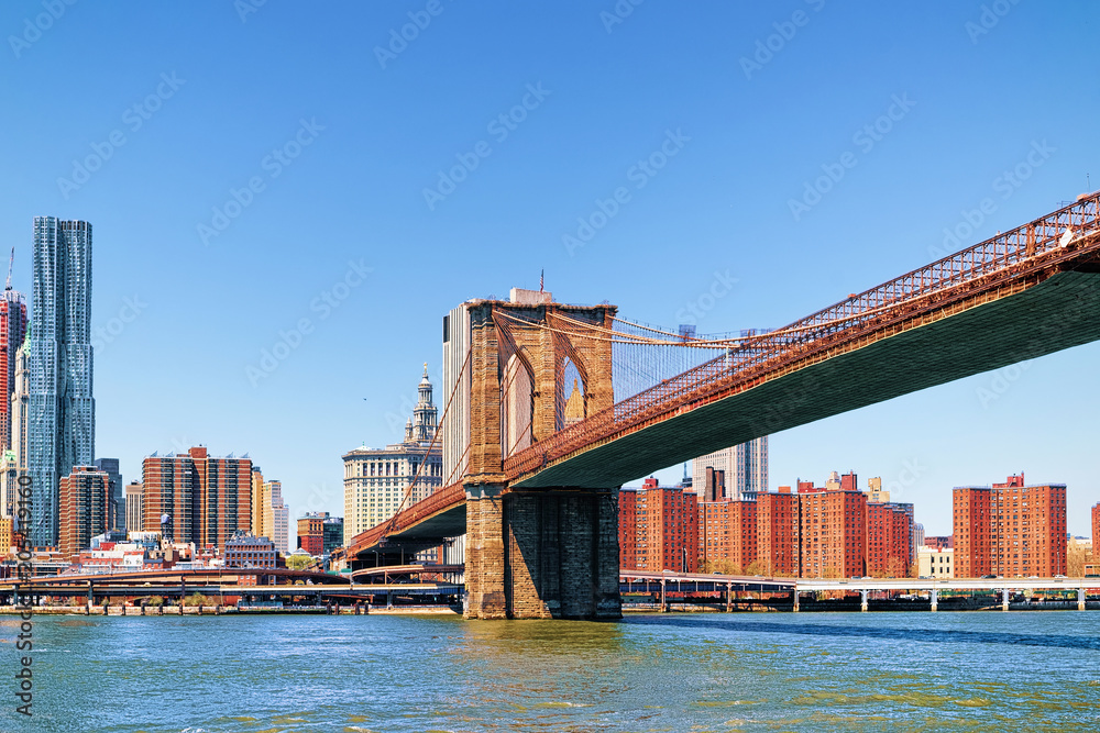 Fototapeta premium Brooklyn bridge over East River