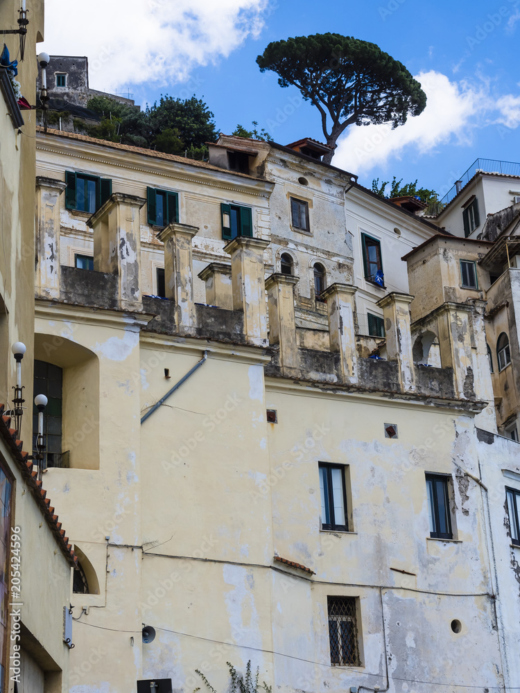 Italien, Kampanien, Amalfiküste, Halbinsel von Sorrent, Costiera Amalfitana,  Unesco Weltkulturerbe, Region Amalfi, Ausblick auf deie Altstadt von Amalfi