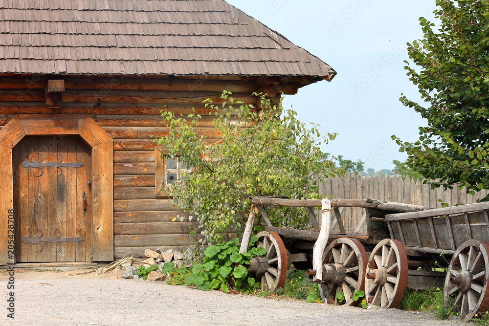 Obraz premium Old wooden house from logs in village