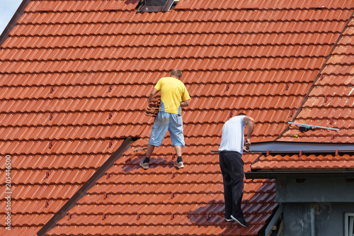 Woekers on the roof © Gordana Sermek