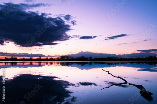 Fototapeta Naklejka Na Ścianę i Meble -  Dawn on the lake