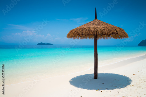 Beautiful tropical island white sand beach blue sky sunny day - Summer breeze travel holiday