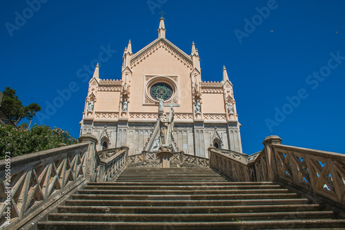 Quadro su tela Scalinata e chiesa di San Francesco nel centro storico di Gaeta in Lazio, Italia