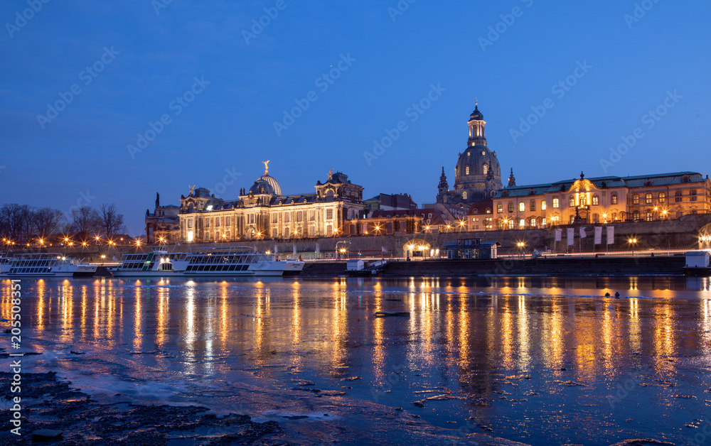 Dresden Brühlsche Terrasse Blaue Stunde Langzeitbelichtung im Winter