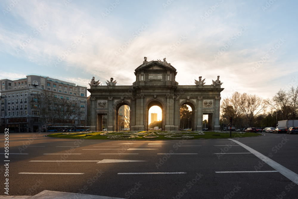 Obraz premium Puerta de Alcala is a one of the Madrid ancient doors of the city of Madrid, Spain. It was the entrance of people coming from France, Aragon, and Catalunia. It is a landmark of the city..