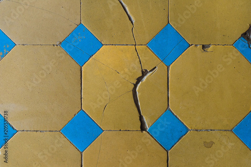 Canvastavla Close-up of an old floor tile with a two-tone pattern