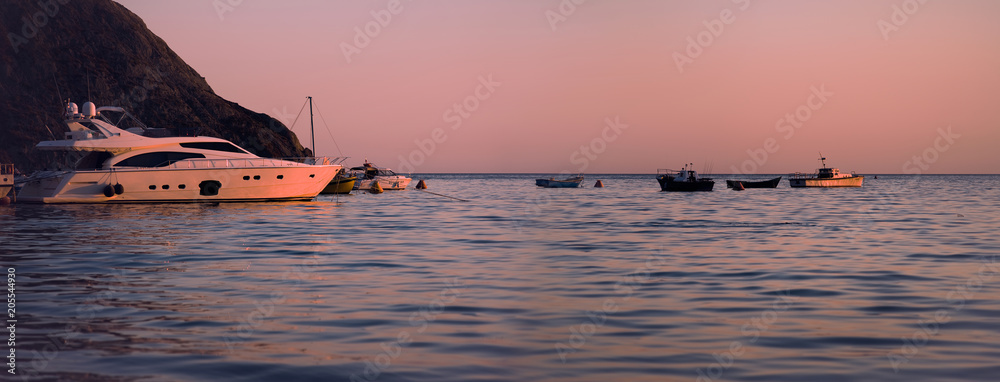 Naklejka premium yacht at sea