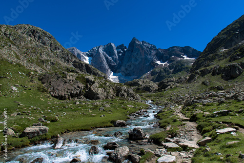 Le Vignemale et les Oulettes de Gaube dans le Parc National des Pyrénées © Gilles Ehrmann