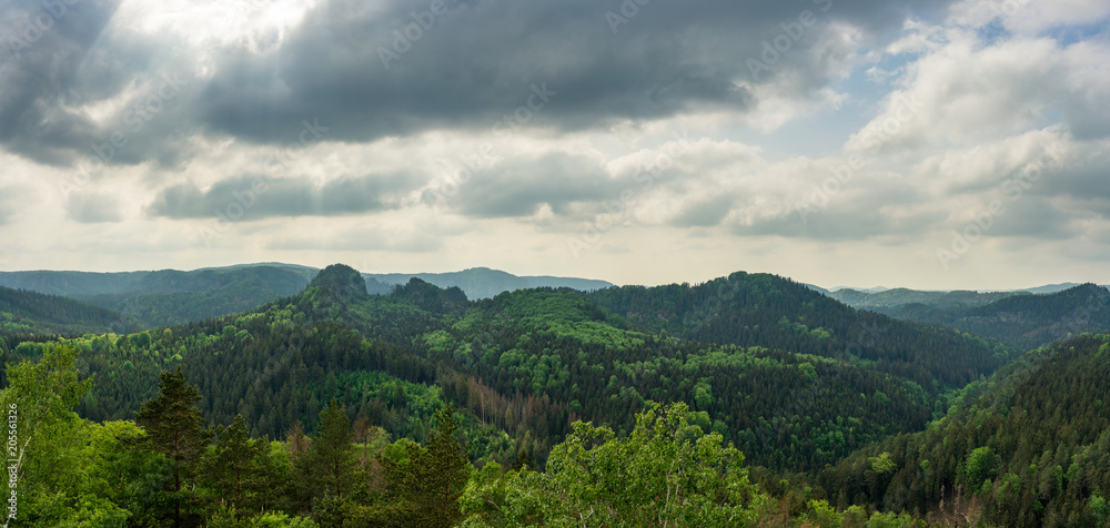 Obraz premium Wunderschönes Aussichtspanorama vom Großen Pohlshorn in die Sächsische Schweiz