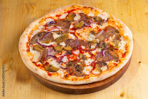 Pizza with beef