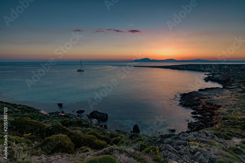 Fototapeta Naklejka Na Ścianę i Meble -  La baia di Cala Rossa alle prime luci del mattino, isola di Favignana IT	