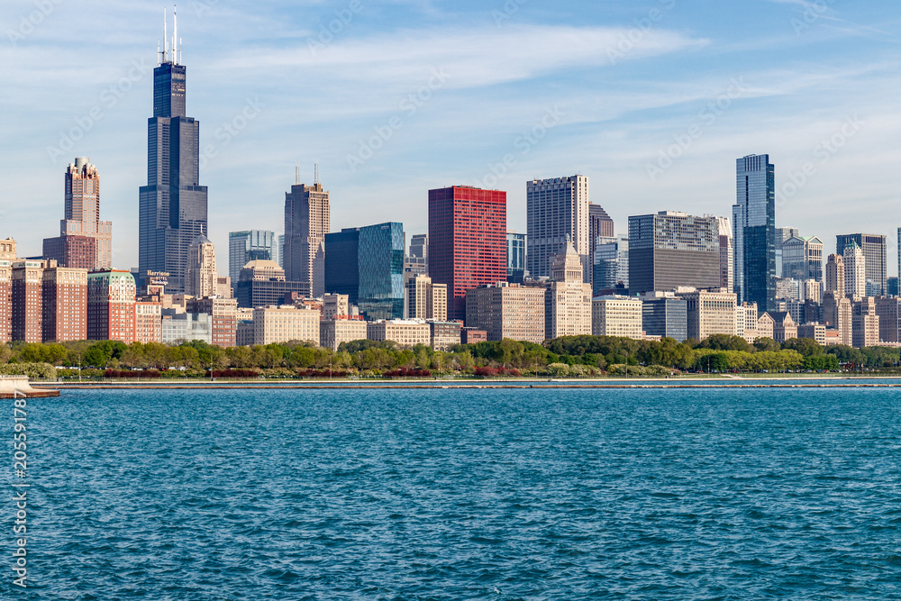 Obraz premium Windy City downtown skyline from Lake Michigan on a sunny day. Chicago is home to the Cubs, Bears, Blackhawks and deep dish pizza I