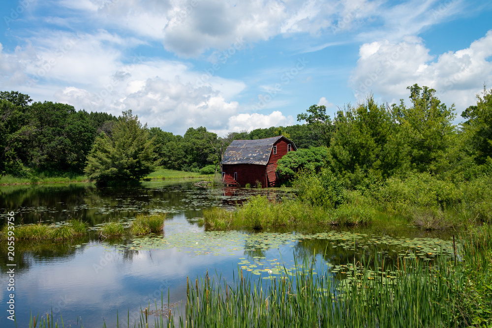 Obraz premium sinking old red barn
