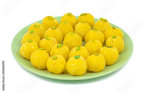 Ladoo De Coco De Alimentos Tradicionais Amarelos Tradicionais Da Índia, Com  Fundo Branco Imagem de Stock - Imagem de vegetariano, tradicional: 159022001