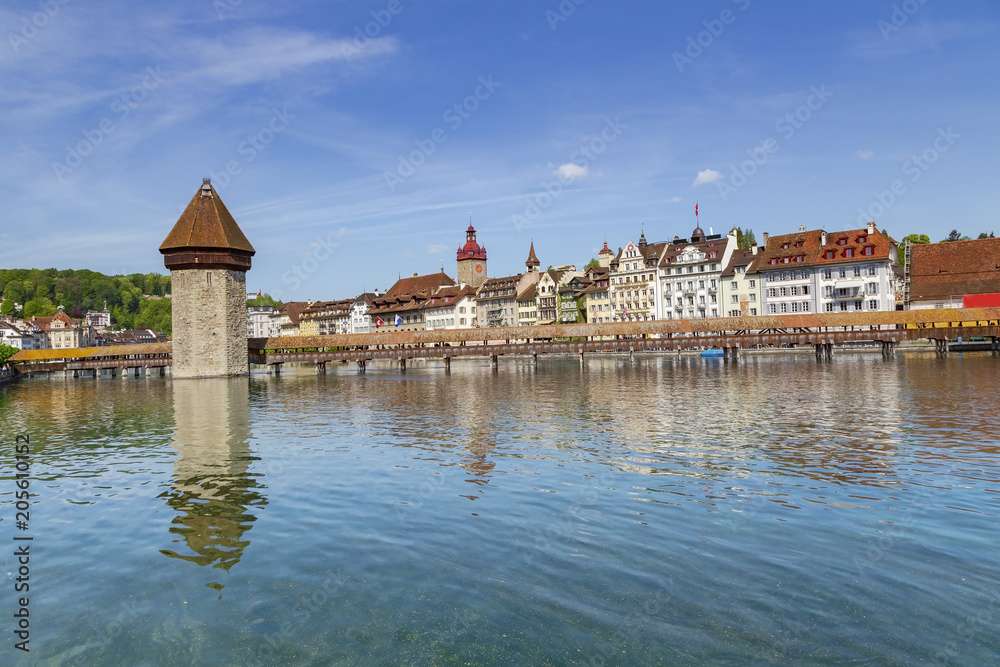Fototapeta premium Chapel bridge famous place on lake Luzern with blue sky in Luzern, Switzerland, Europe.