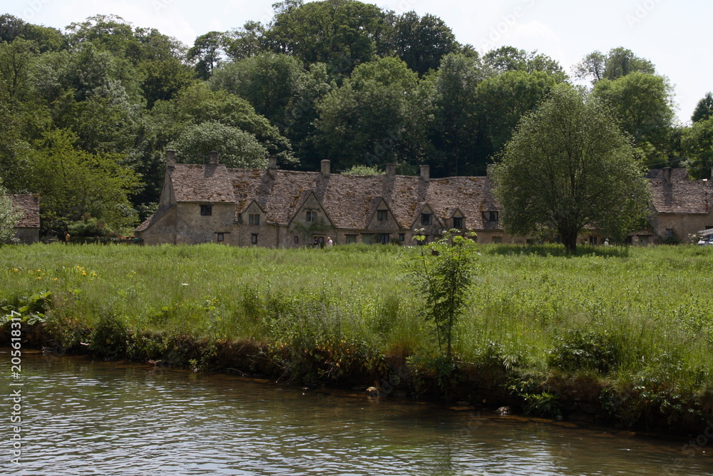 Biburyアーリントンロウ Biburyアーリントンロウ