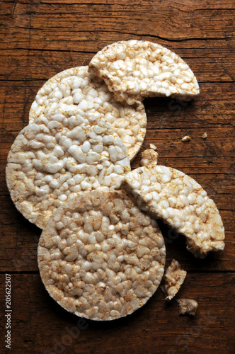 Gallette di riso soffiato Puffreis Arroz inflado Puffed rice 米香 Riz soufflé Воздушный рис 튀밥 బొరుగులు Galletta