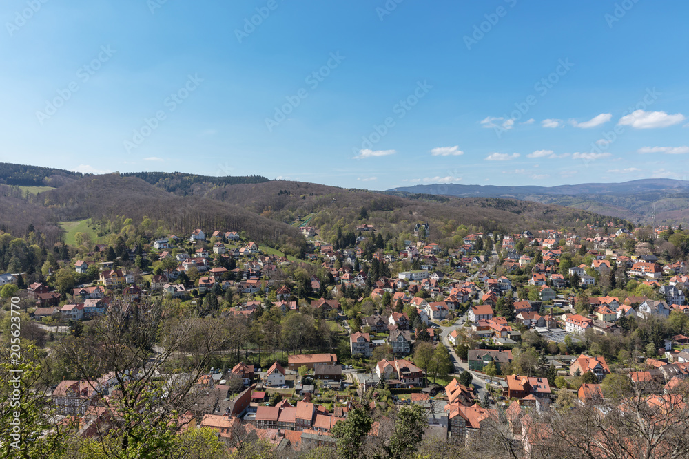 Häuser in Stadt Wernigerode vor Harz Gebirge