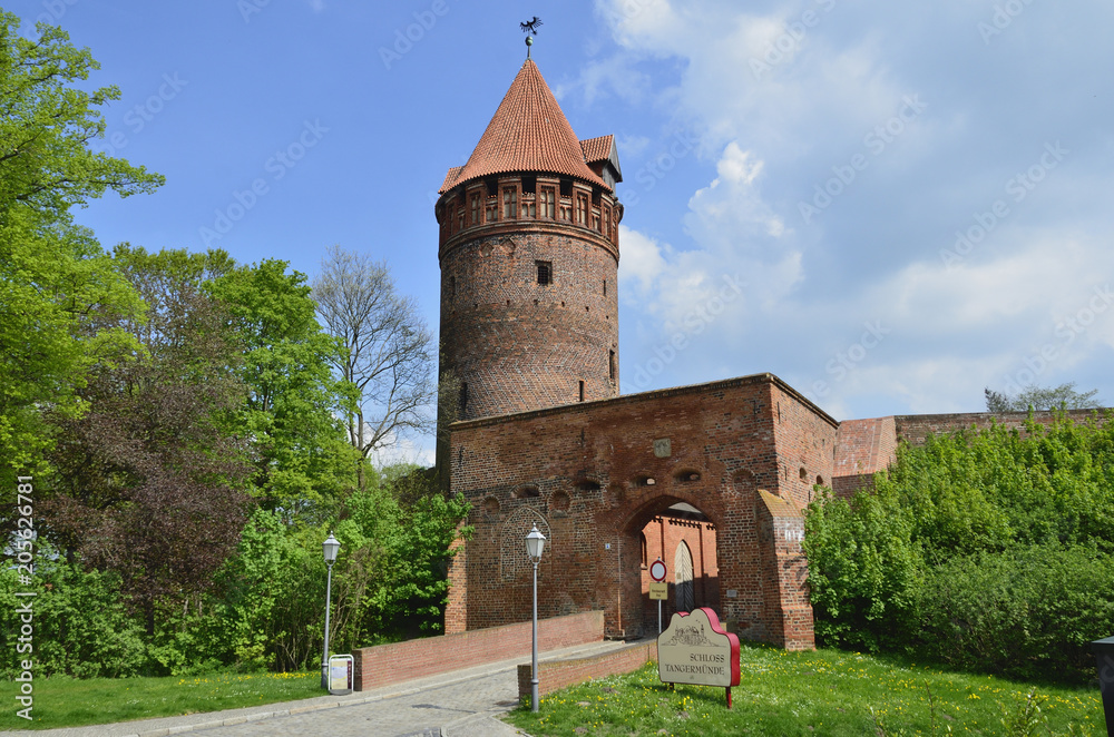 Gefängnisturm und Eingang zum Schloss Tangermünde