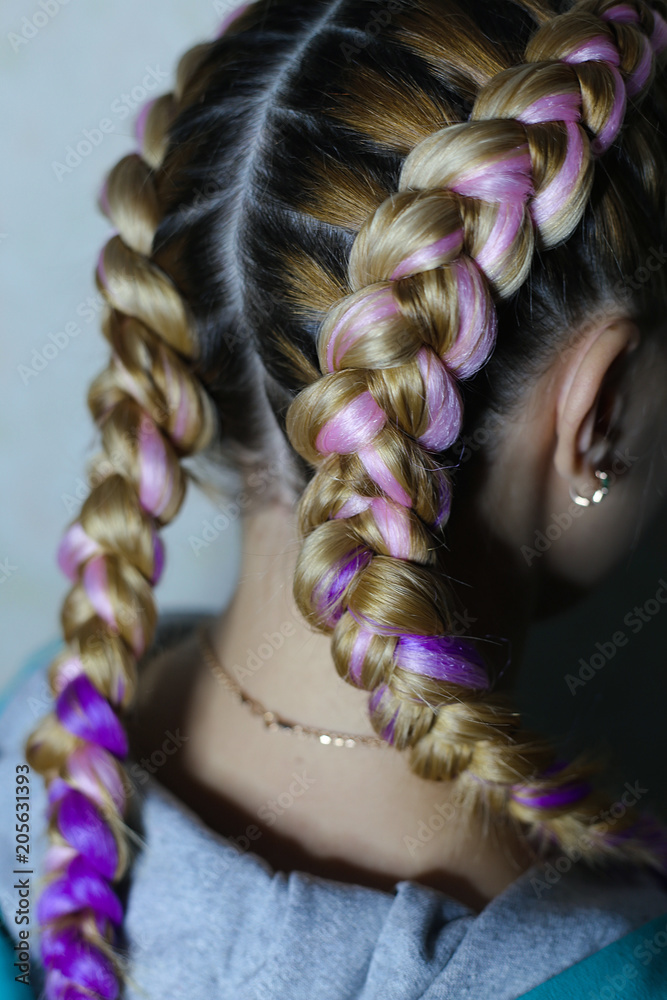 Naklejka premium two thick braids with kanekalon rear view close-up fashionable hairstyle for girls on a white background