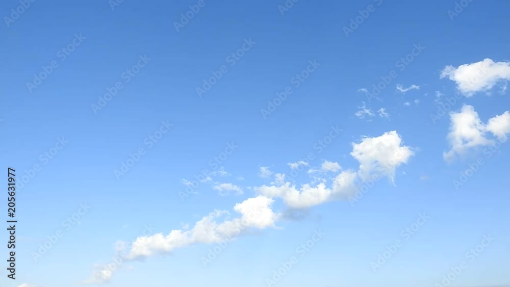 雲はだんだん小さくなり、青空が拡がります。空のタイムラプス動画 雲はだんだん小さくなり、青空が拡がります。空のタイムラプス動画