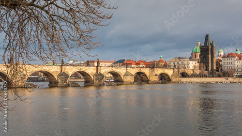 Prag an der Moldau mit Karlsbrücke und Dom in Tschechin