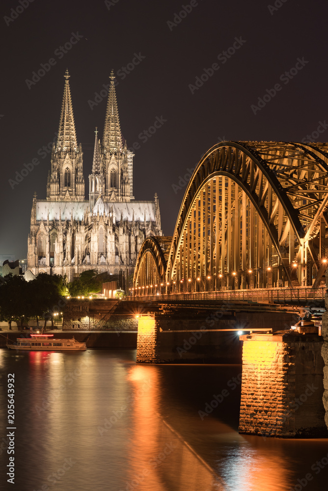 Fototapeta premium Kölner Dom bei Nacht