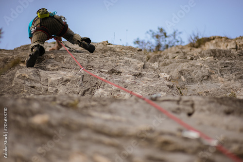 ESCALADER ASCEND TO CLIFF