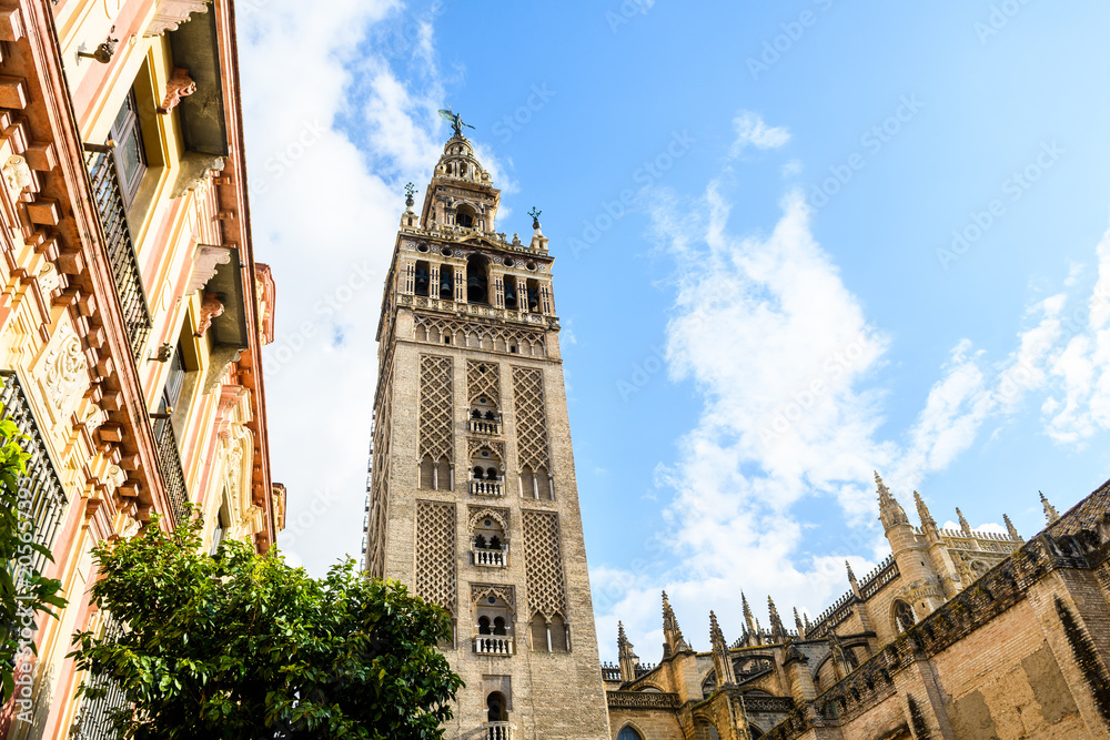Obraz premium giralda bell tower at seville, Spain