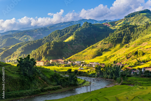 Obraz na plátně Beautiful mountain with rice terraced view point at Mu Cang Chai district, Yen B
