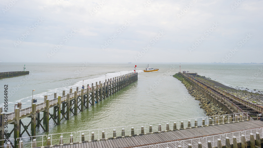 Obraz premium View of the port of the historic city of Vlissingen in spring