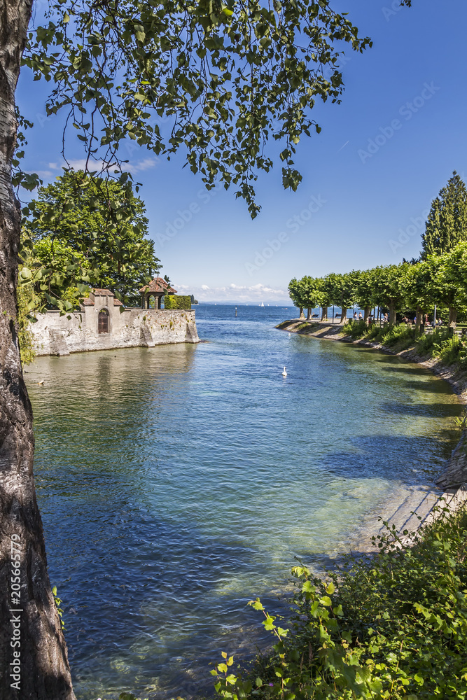 Fototapeta premium Konstanz am Bodensee Kanal am Stadtgarten 