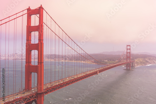 Fototapeta Naklejka Na Ścianę i Meble -  Pink Golden Gate