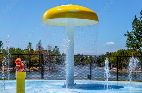 Outdoor water splash pad for children