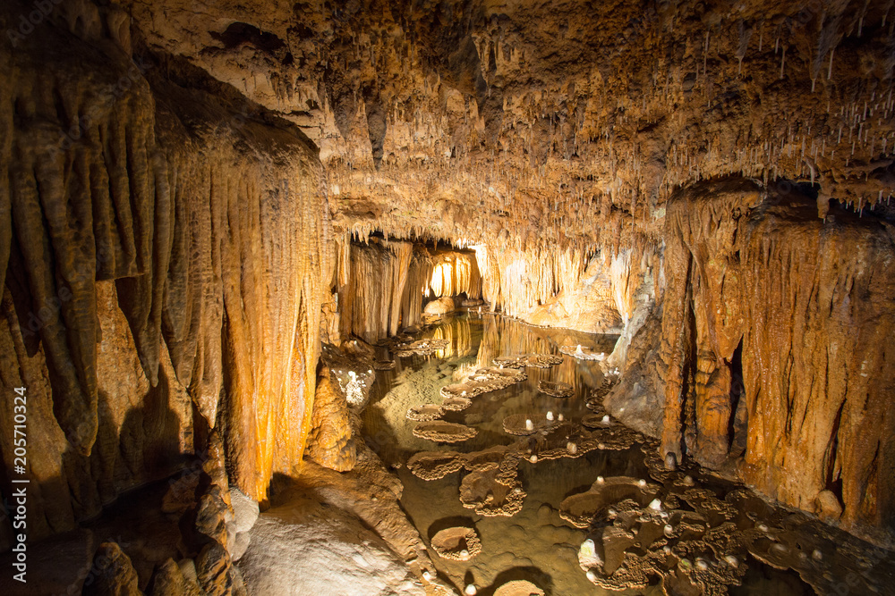 Onondaga Cave Formations