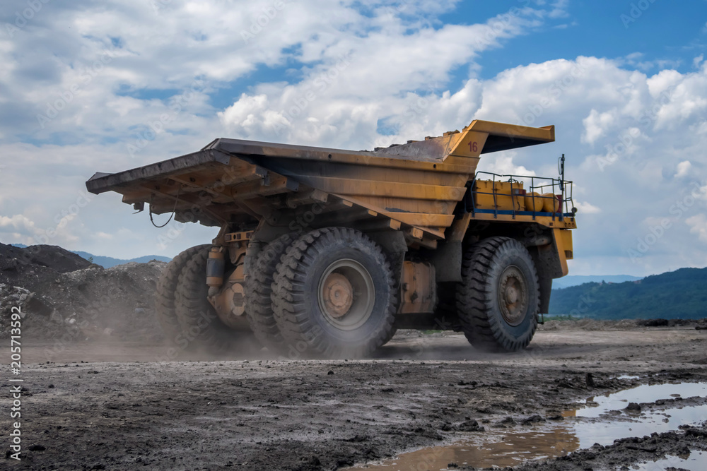 Obraz premium large rock truck