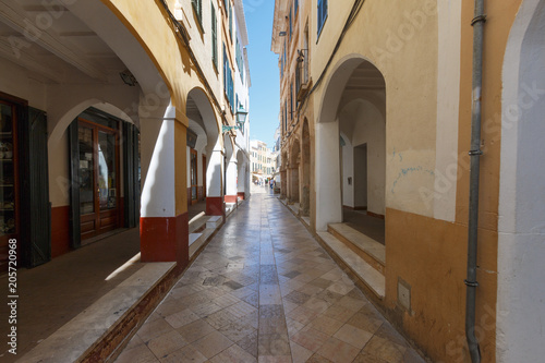 Vista calle ses Voltes en Ciudadela Menorca